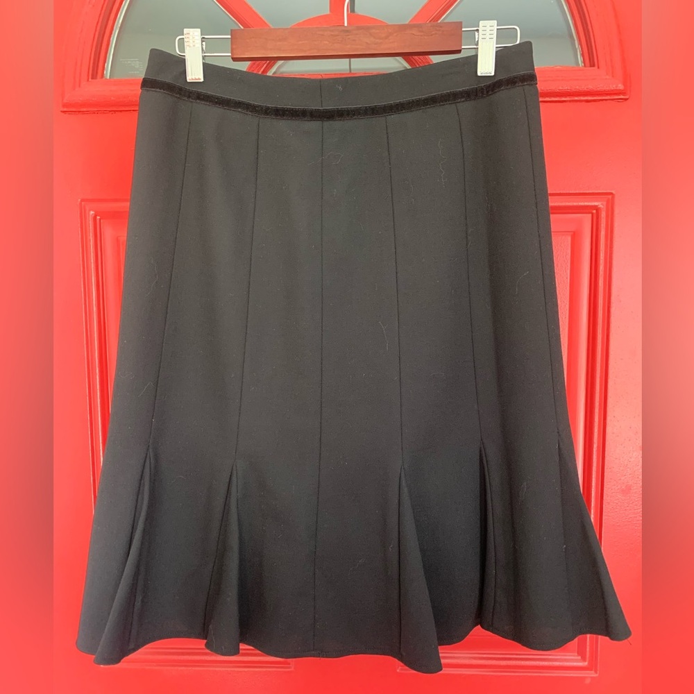 Ann Taylor Loft flared/pleated skirt in black